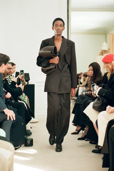 Look 28